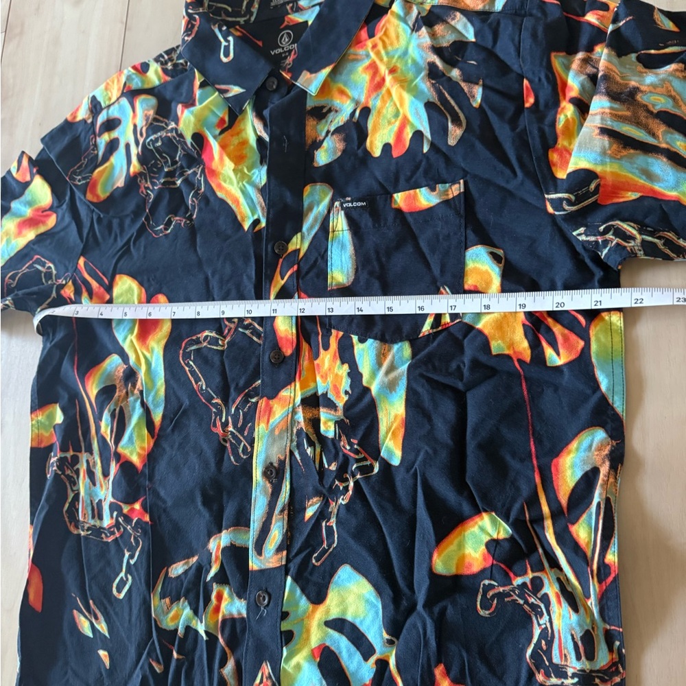 Volcom button down - Picture 3 of 3